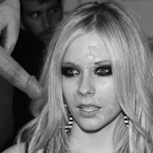 Avril Lavigne image 120