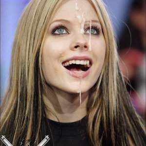 Avril Lavigne image 123