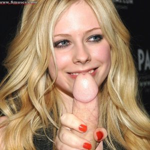 Avril Lavigne image 124
